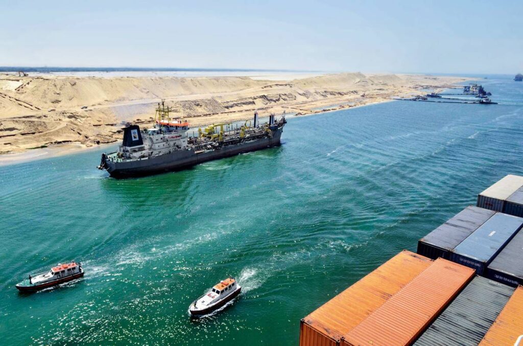 rutas marítimas navieras asiáticas Suez 2025