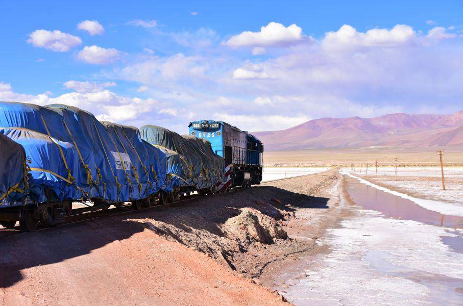 conexión entre ferrocarril y minería de litio en el norte argentino