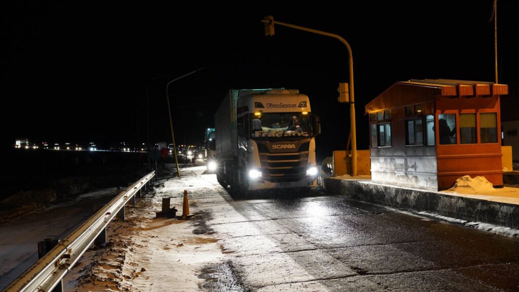 Transporte de carga por el Paso Cristo Redentor entre Argentina y Chile