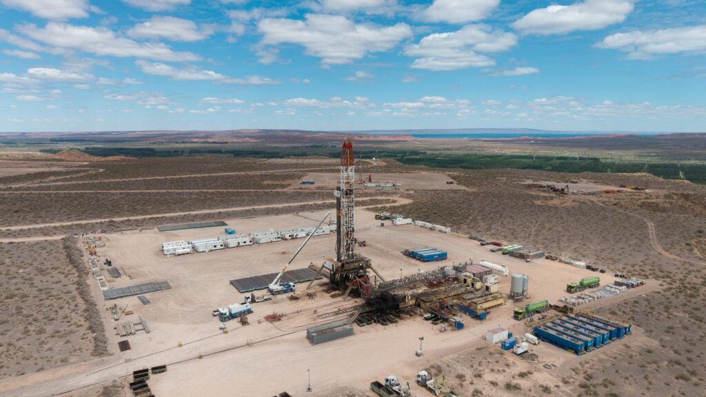 Exportaciones energéticas de Argentina impulsadas por Vaca Muerta.