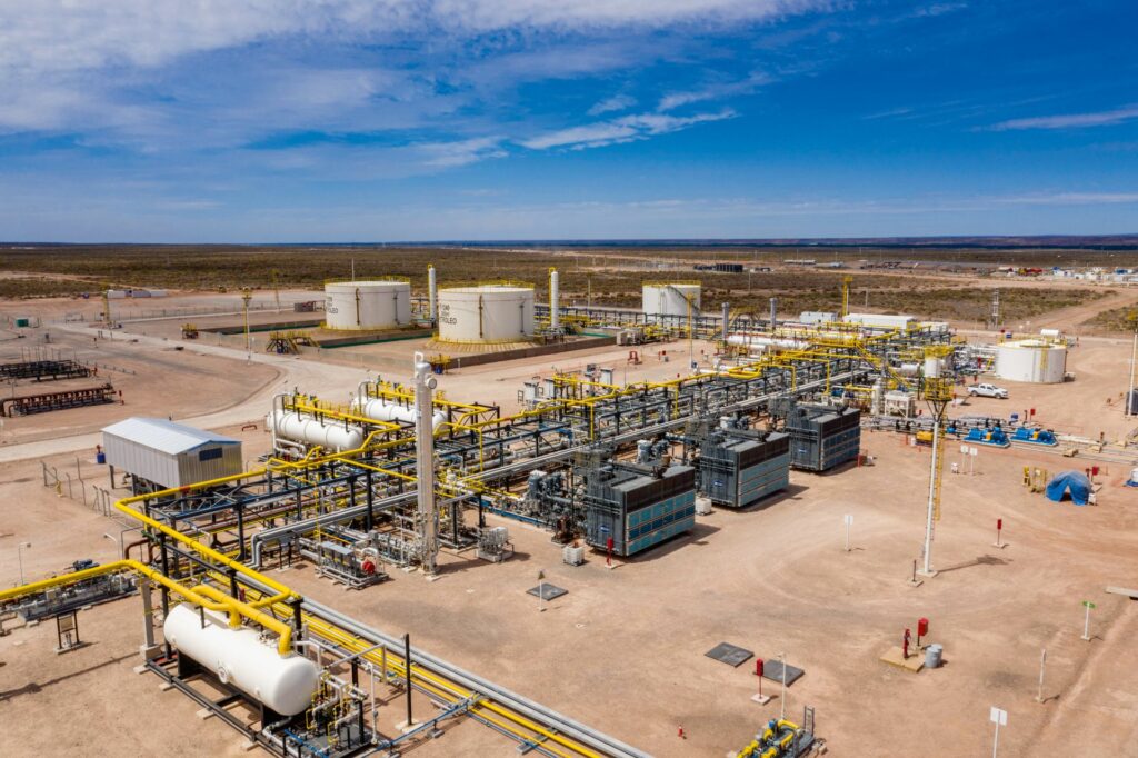 Exportaciones argentinas de hidrocarburos y actividad en Vaca Muerta