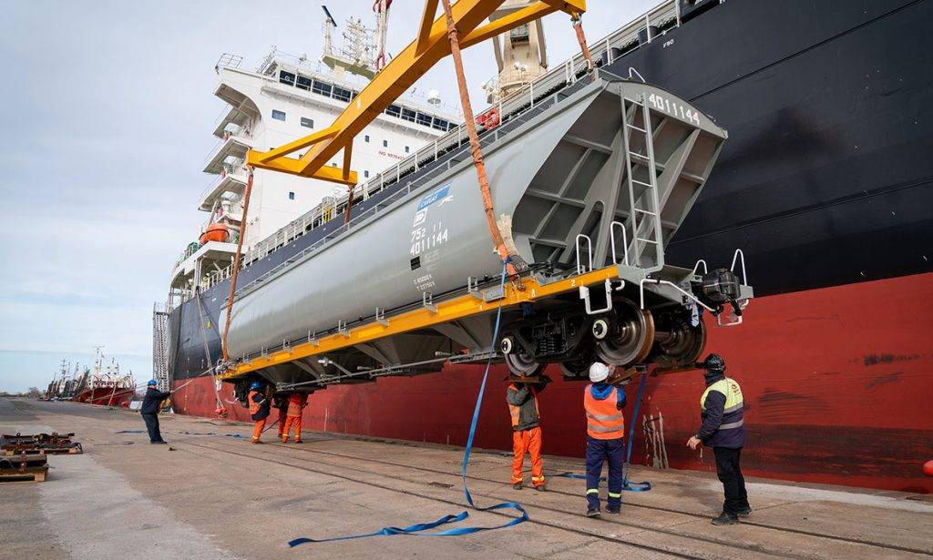 Desembarco de vagones cerealero en el Puerto de Buenos Aires